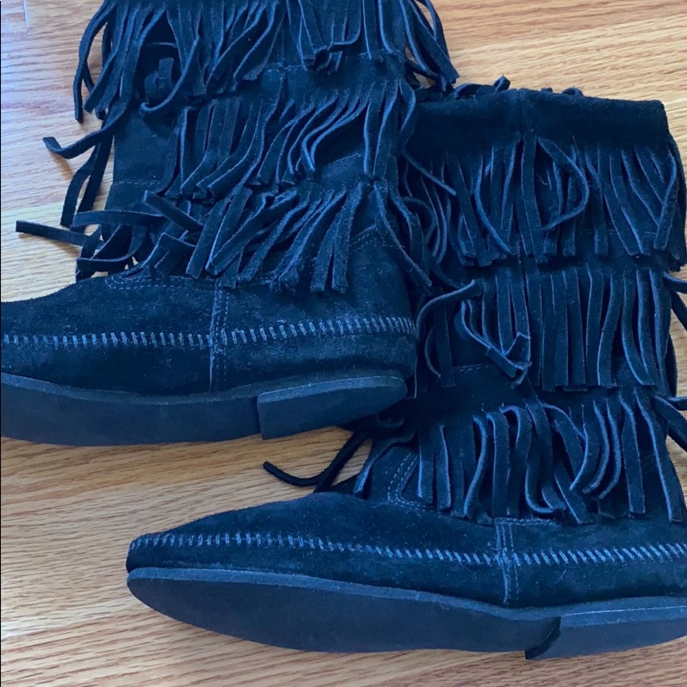 MINNETONKA Black Fringe Boots - Picture 4 of 4